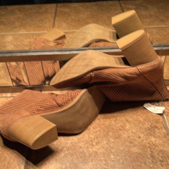 NWT Faux Suede Carmel Booties - Picture 5 of 7
